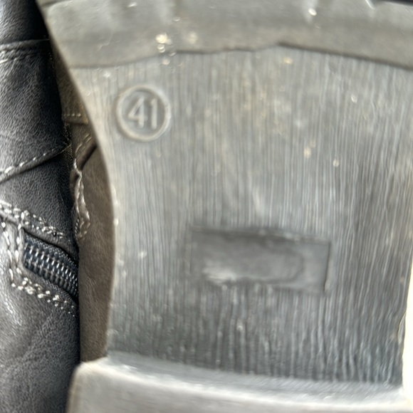 Winter boots - knee-high zip-up women's boots, size 41 (US size 11) - Picture 4 of 9